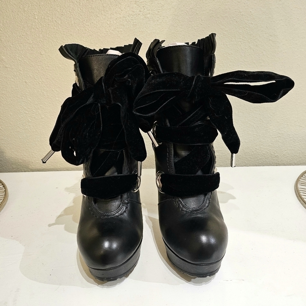 Alexander McQueen | Lace-Up Platform Boots - Picture 6 of 9